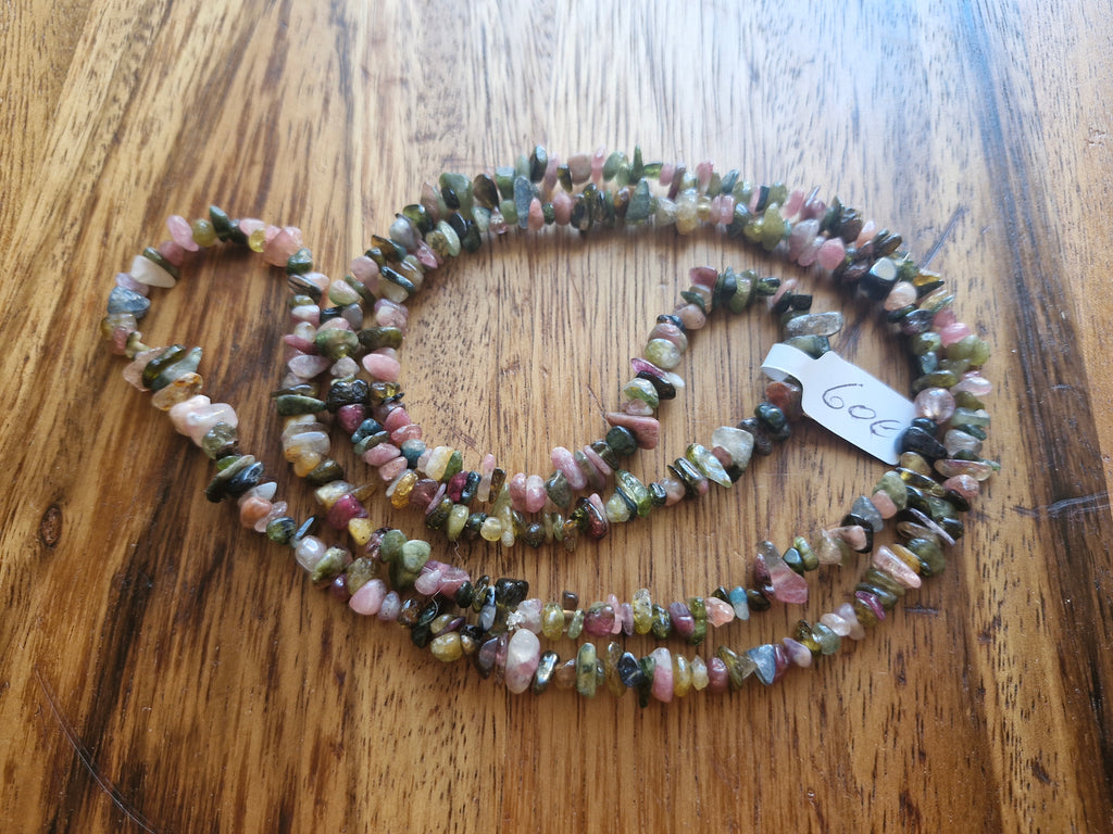 Long collier baroque en tourmaline multicouleur