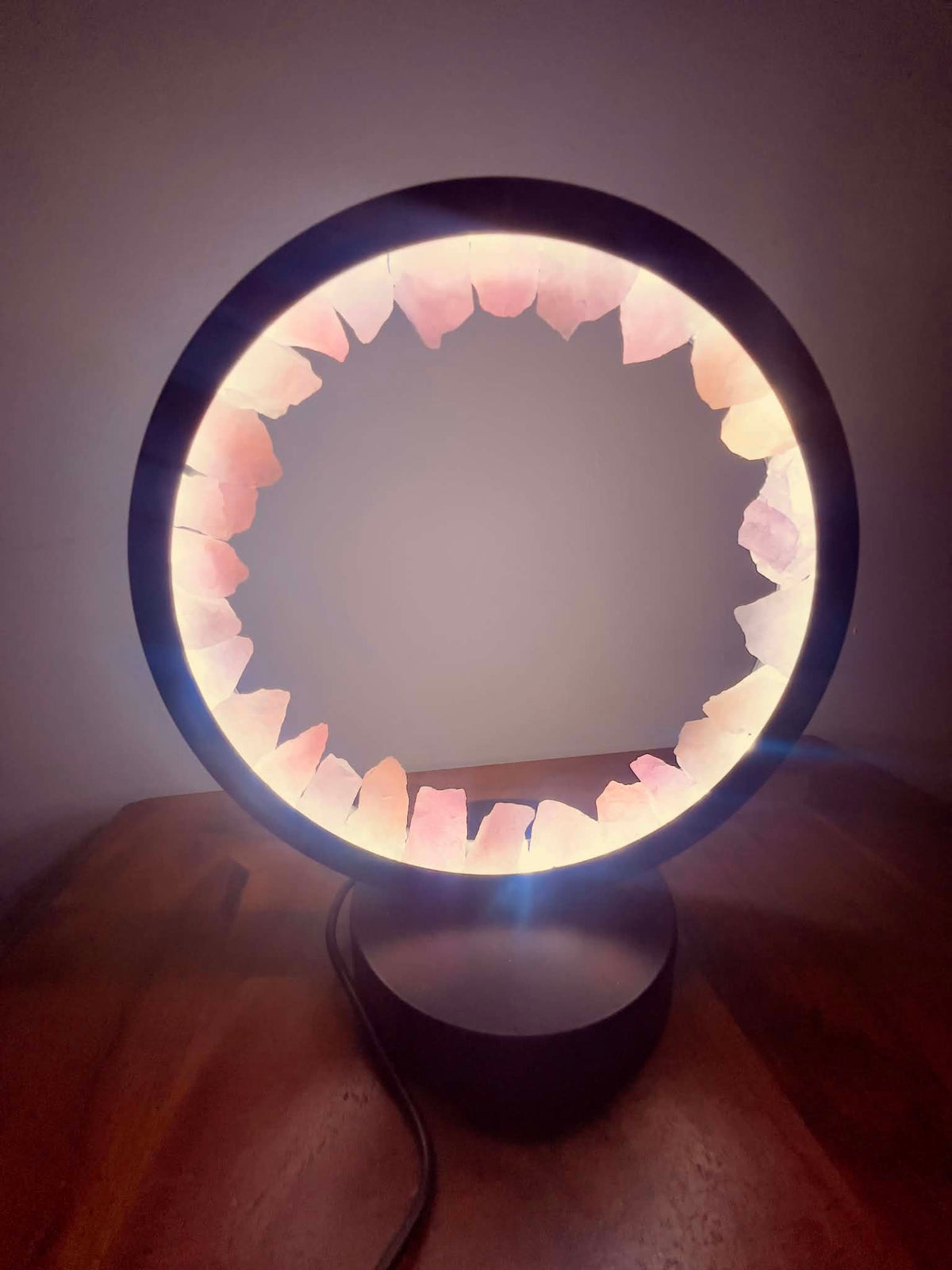 Lampe ronde sur socle en pierre naturelle