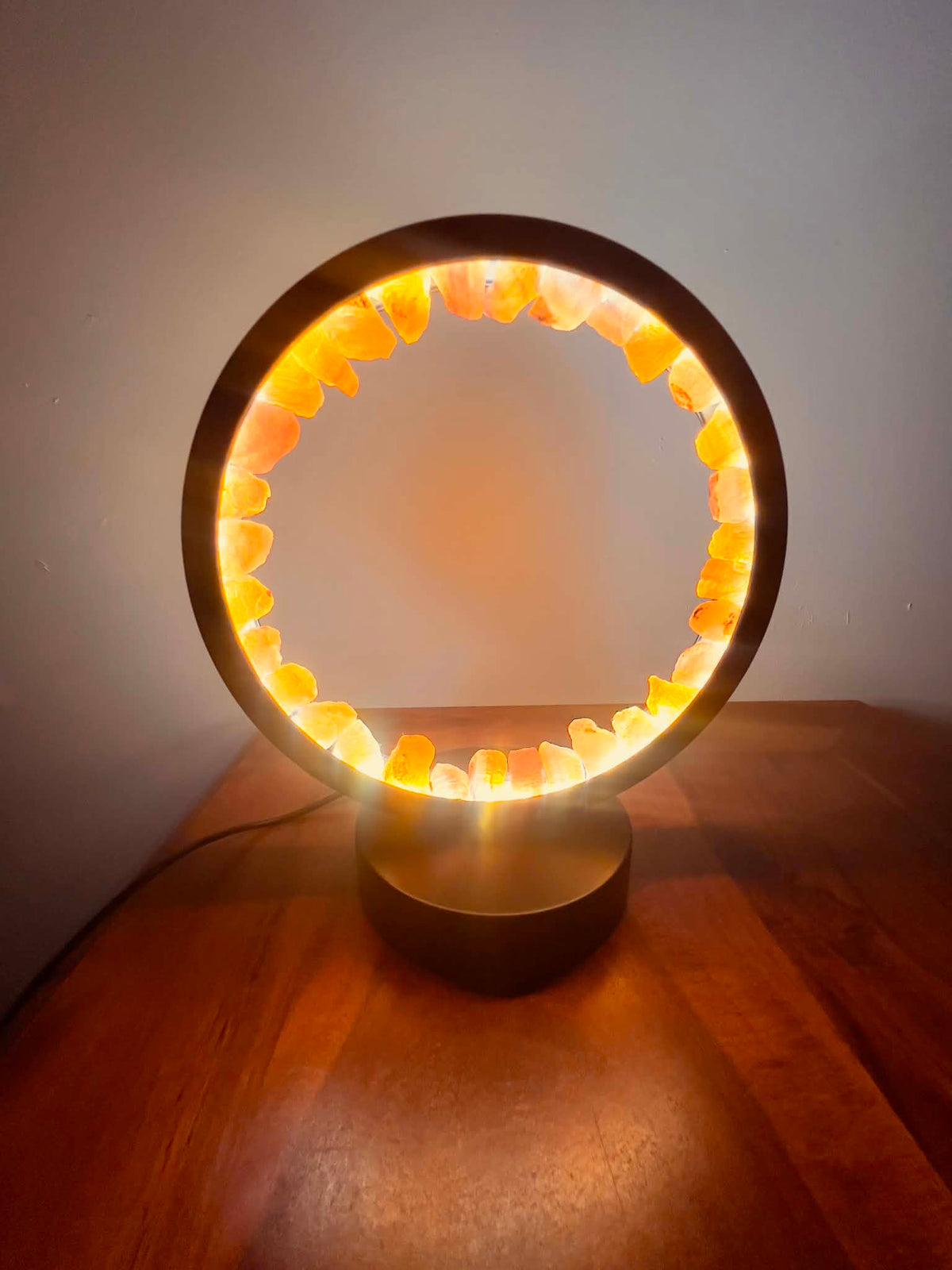 Lampe ronde sur socle en pierre naturelle