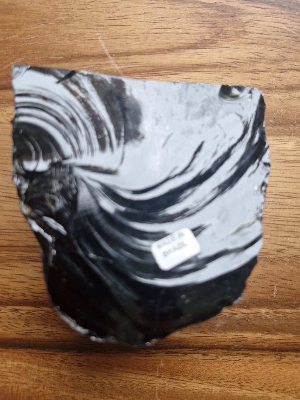 Obsidienne une face polie