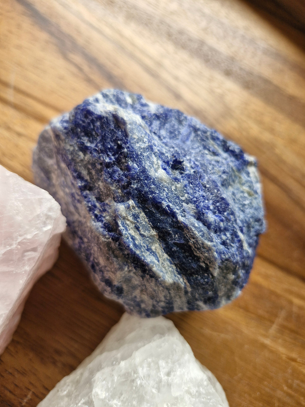 Cristal de Roche, Sodalite ou Quartz Rose – Pierre polie une face (au choix)