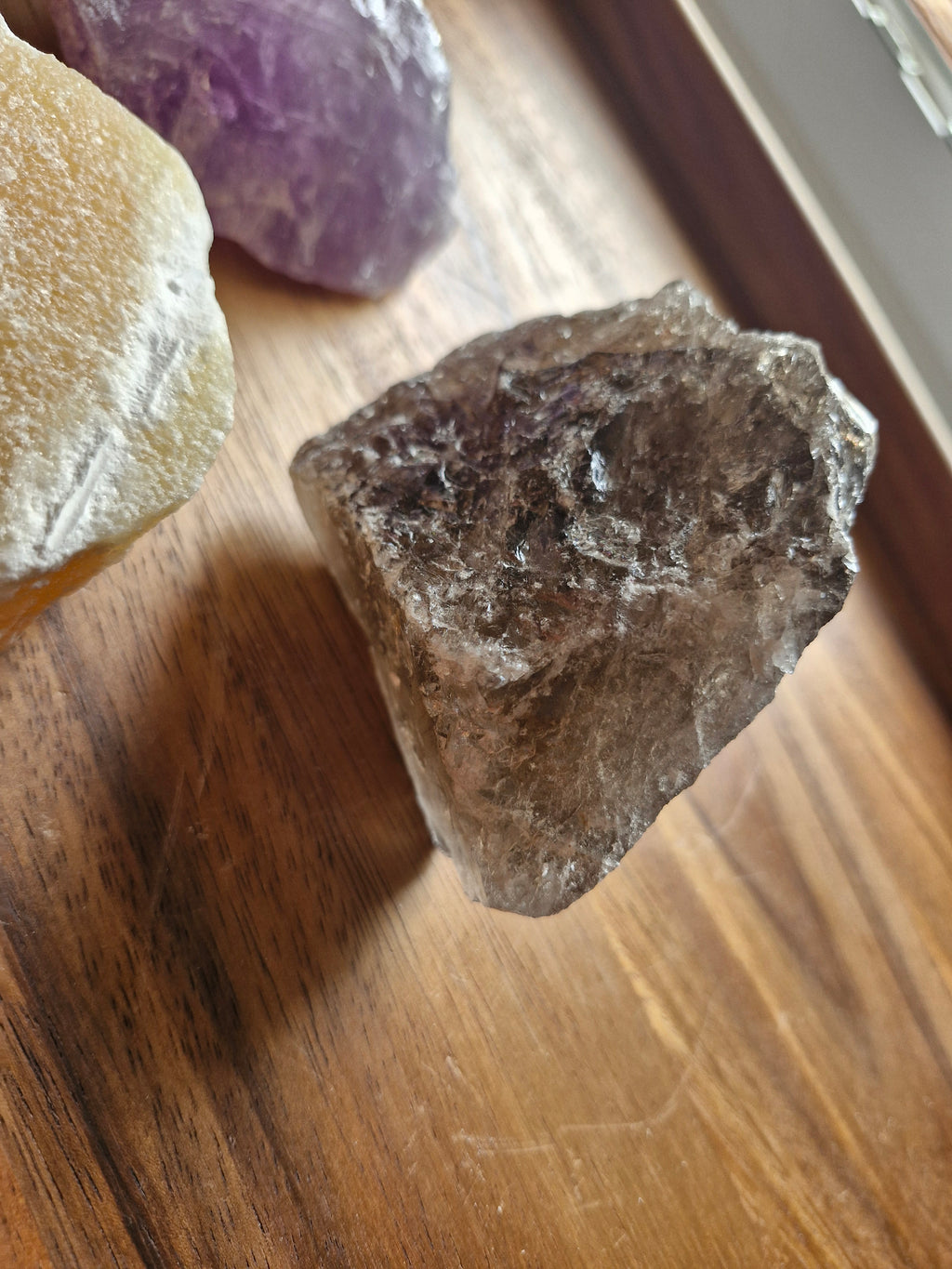 Minéral brut face polie – Calcite orange, Quartz fumé ou Améthyste | Pièce unique