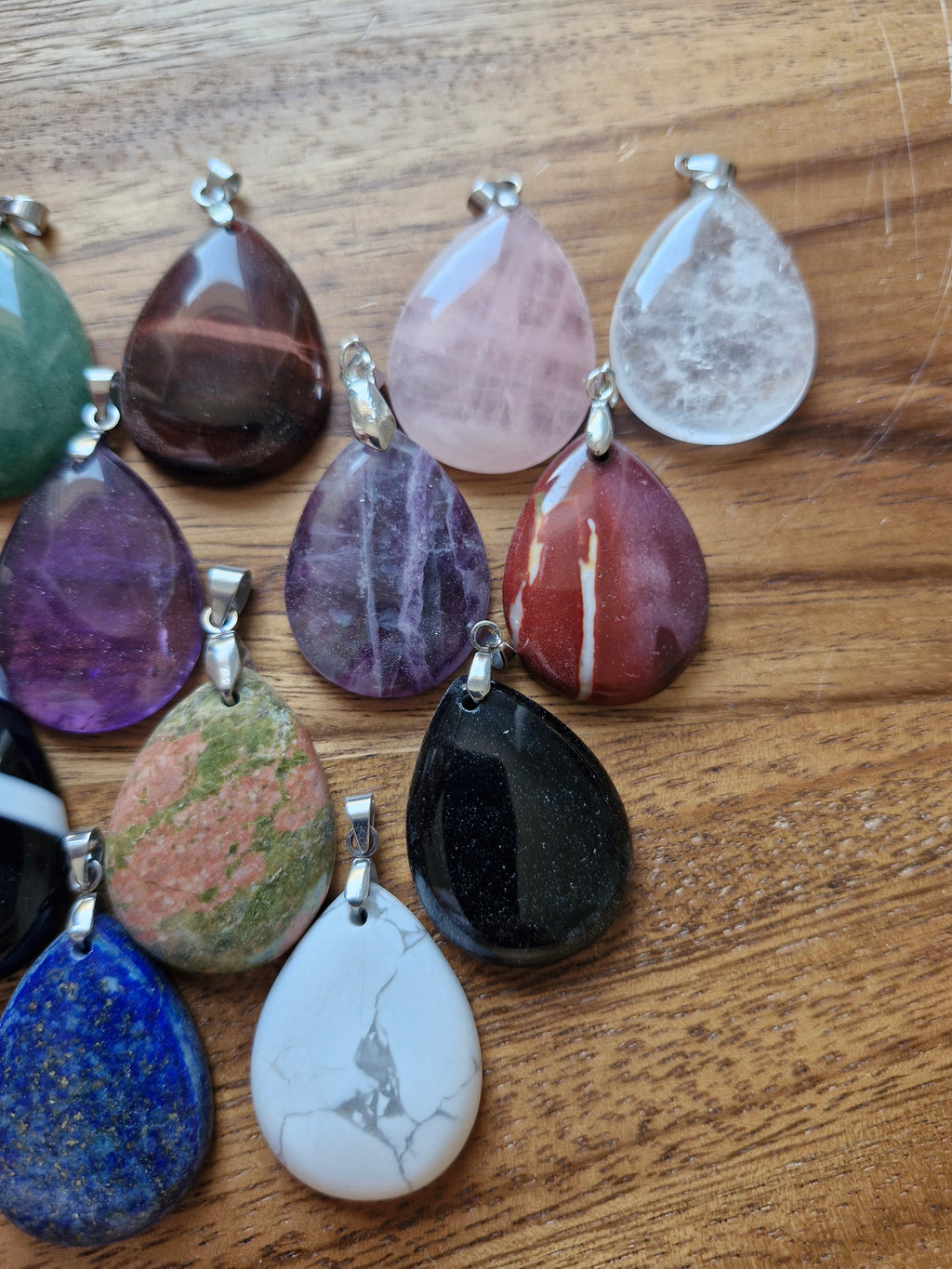 Pendentif goutte avec sa chaîne argentée