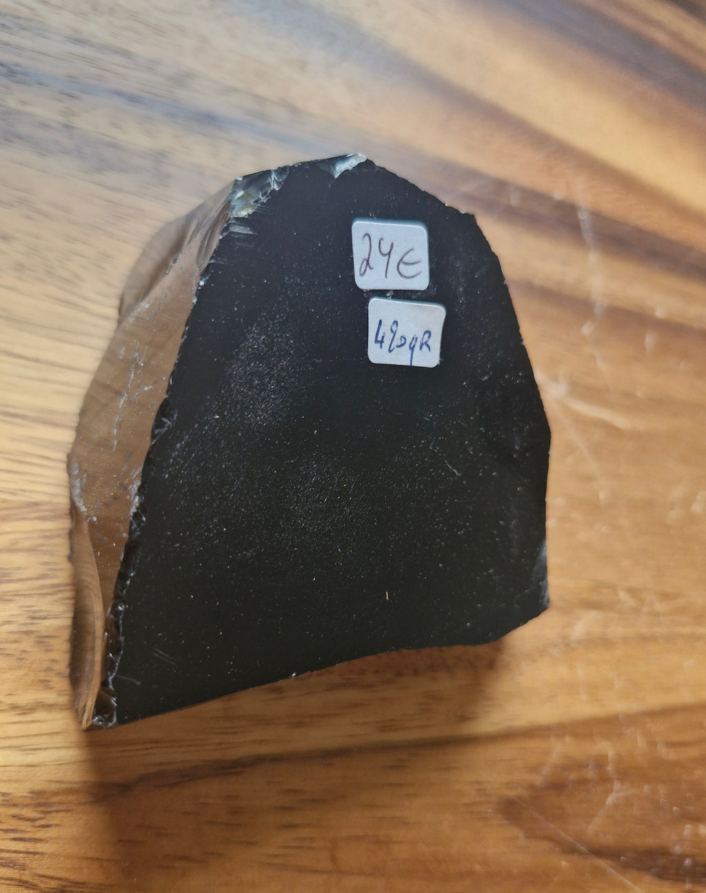 Obsidienne une face polie