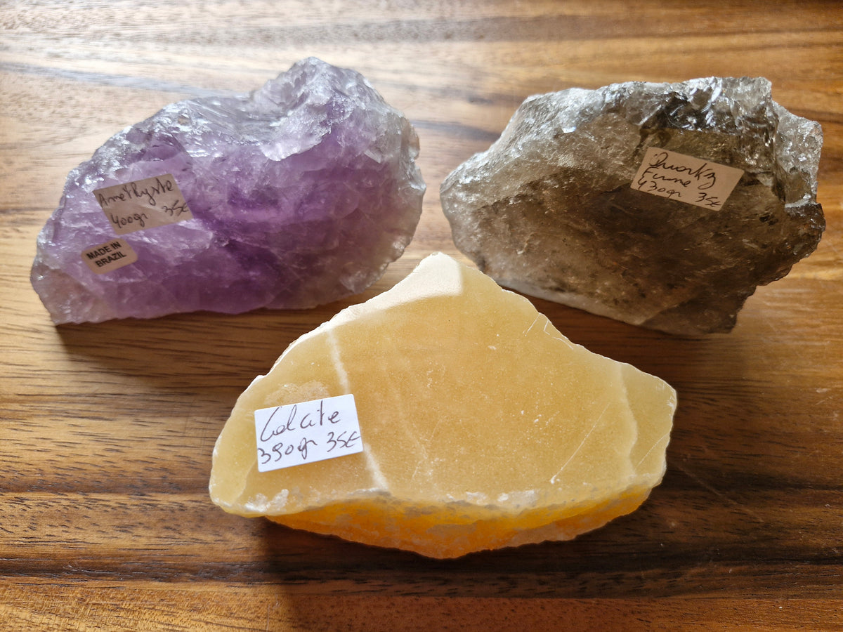 Minéral brut face polie – Calcite orange, Quartz fumé ou Améthyste | Pièce unique