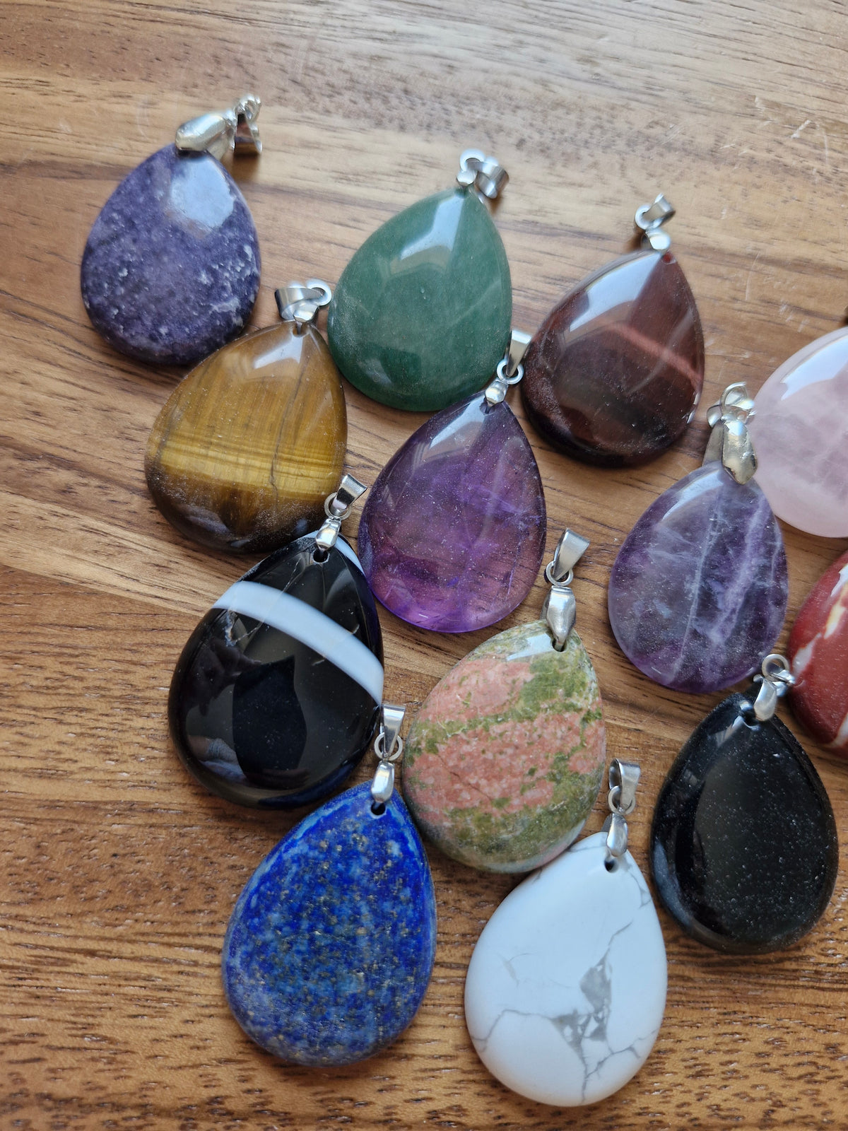 Pendentif goutte avec sa chaîne argentée