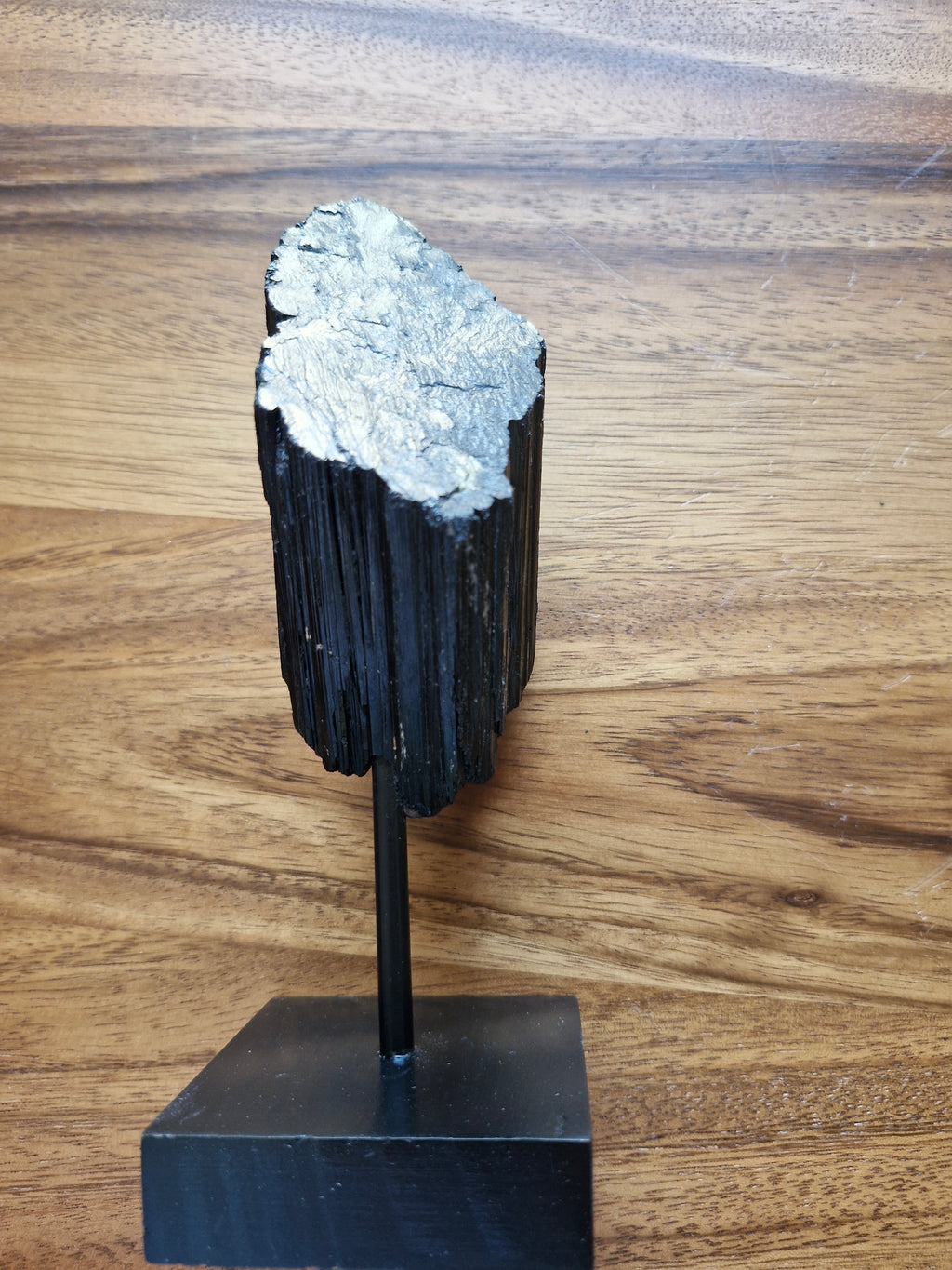 Tourmaline sur socle en bois