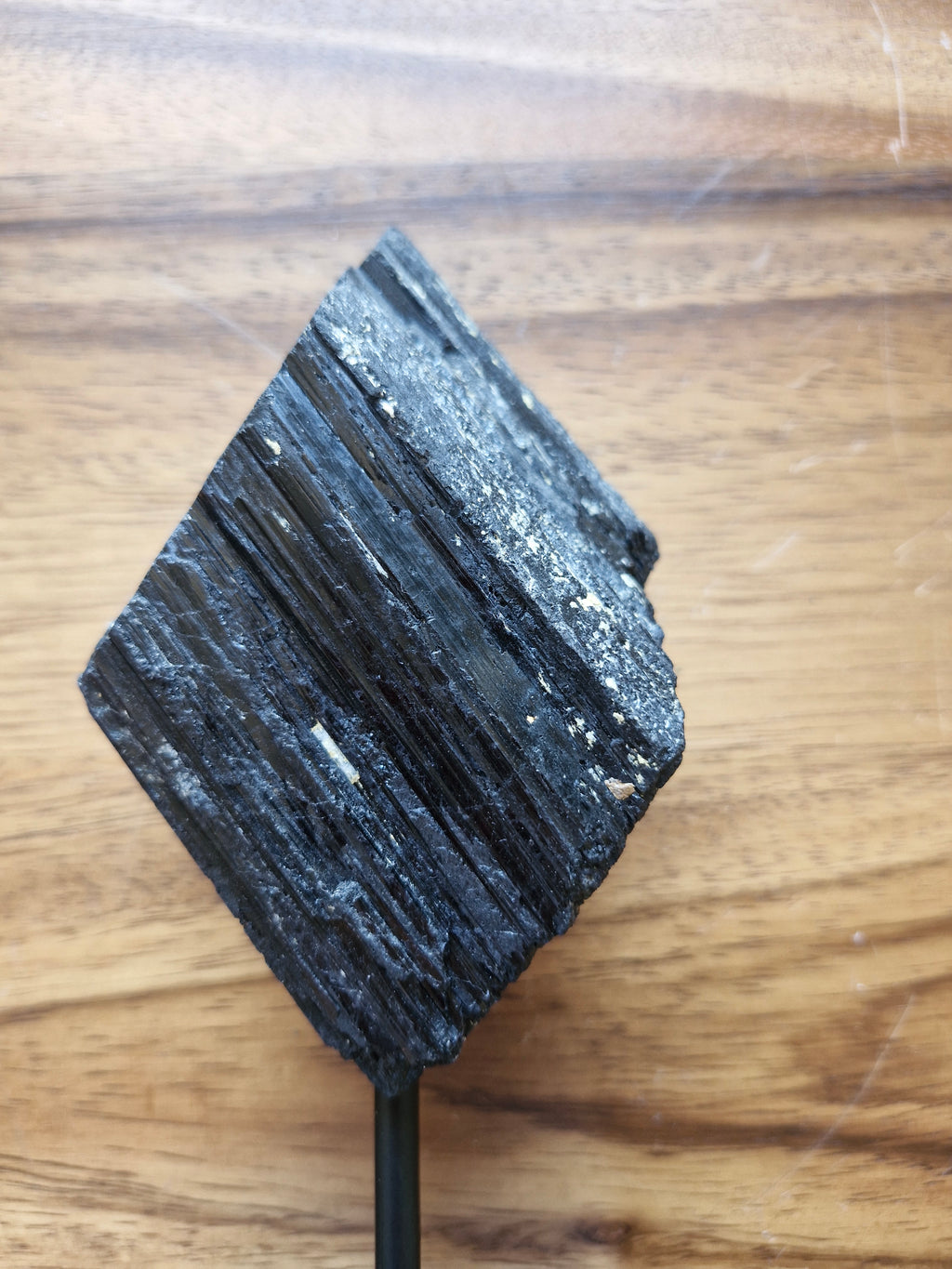 Tourmaline sur socle en bois