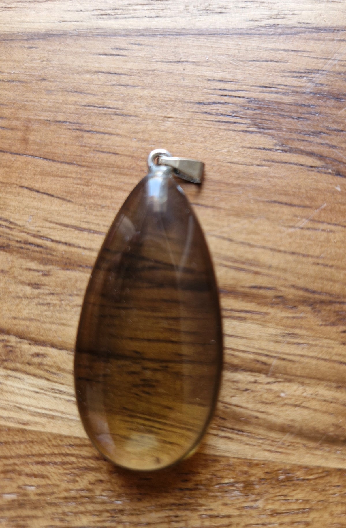 Pendentif goutte en pierre naturelle polie