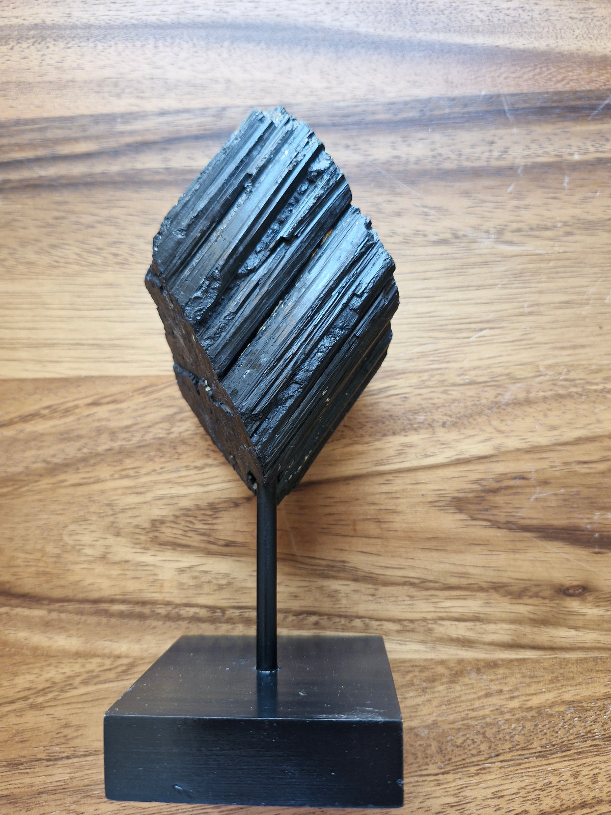 Tourmaline sur socle en bois