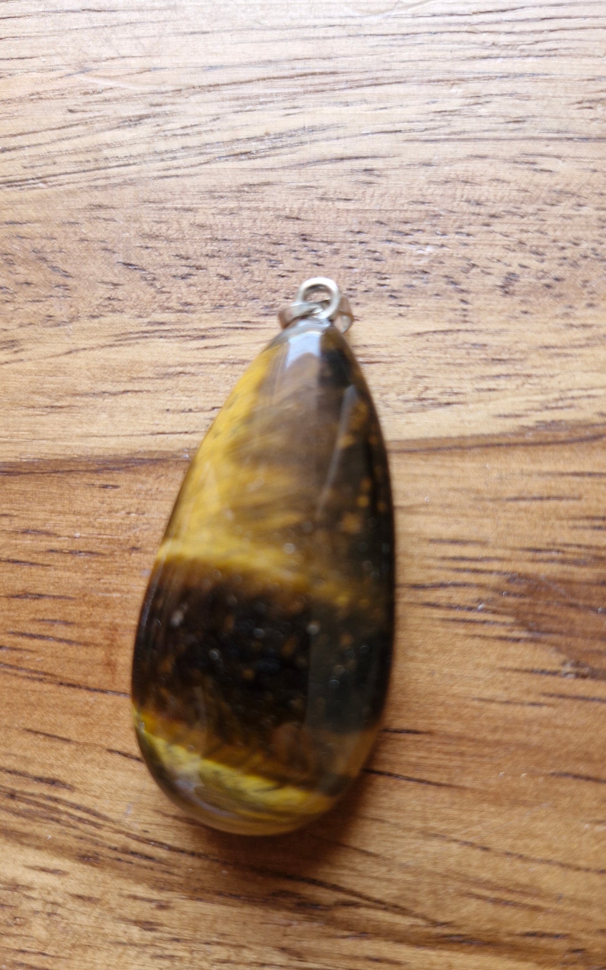 Pendentif goutte en pierre naturelle polie