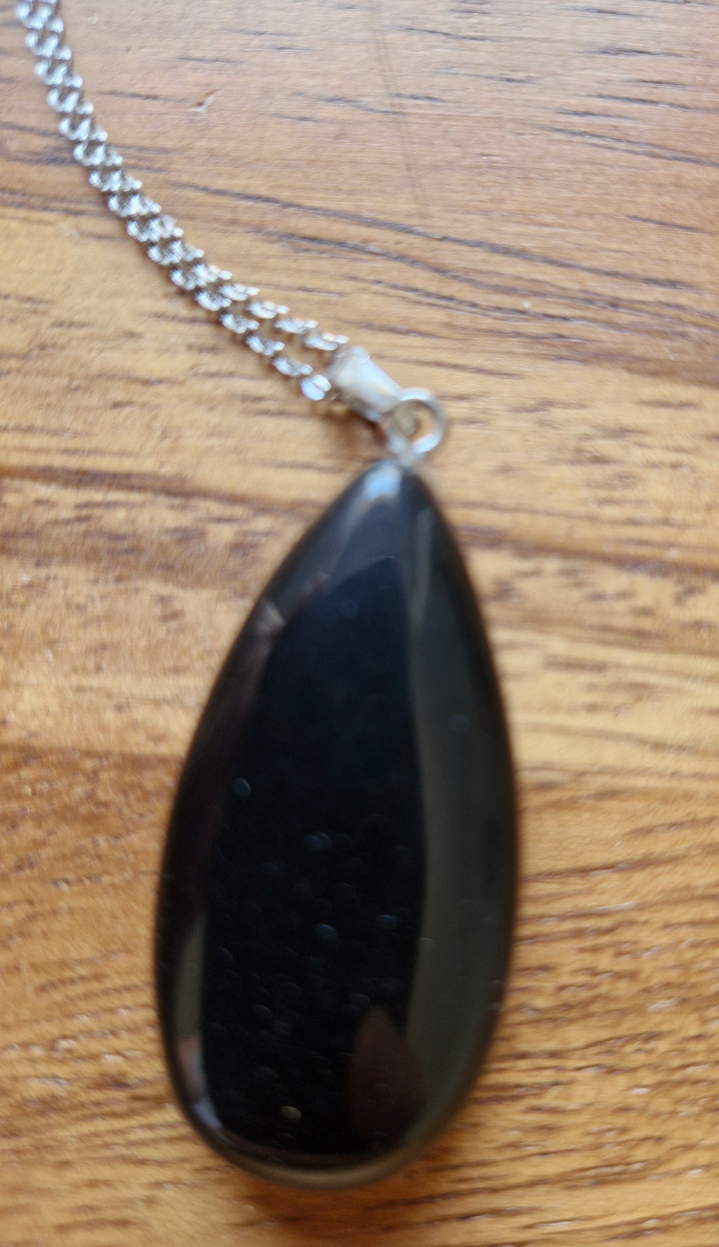 Pendentif goutte en pierre naturelle polie