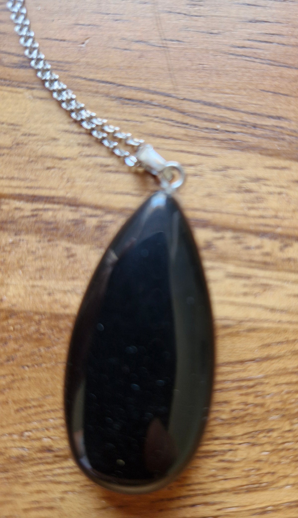 Pendentif goutte en pierre naturelle polie
